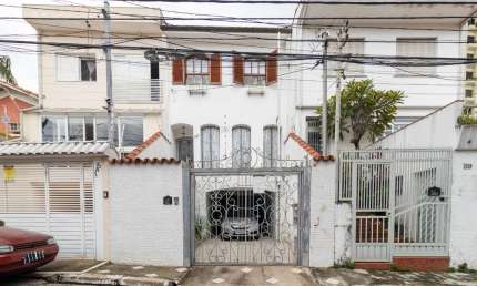 Agradável casa tipo para venda com 3 quartos, sendo 3 suítes, 284m²