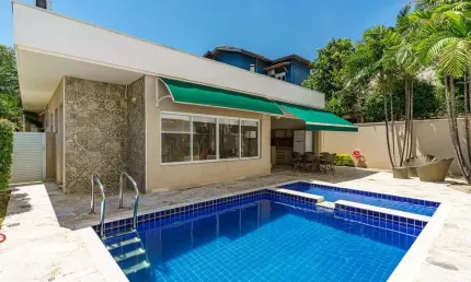 Casa no condomínio Condomínio Villaggio di Verona para venda com 3 quartos, sendo 3 suítes, 235m²