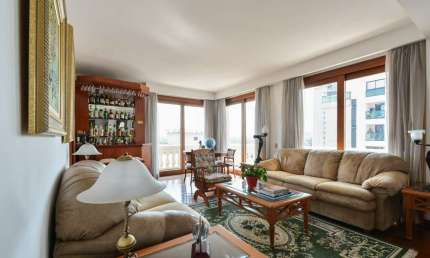 Agradável apartamento tipo para venda com 4 quartos, sendo 3 suítes, 246m²