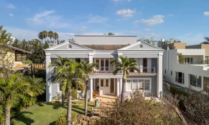 Excelente casa em condomínio para venda com 4 quartos, sendo 4 suítes, 735m²