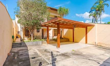 Espetacular sobrado para venda com 4 quartos, sendo 3 suítes, 360m²