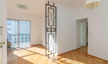 Confortável apartamento tipo para venda em Itaim Bibi com 2 quartos, sendo 1 suíte, 88m²