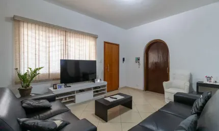 Deslumbrante sobrado para venda em Chácara Inglesa com 4 quartos, sendo 1 suíte, 181m²