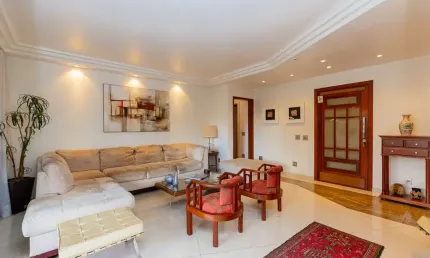 Agradável apartamento tipo para venda em Moema com 4 quartos, sendo 3 suítes, 200m²