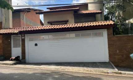 Excelente casa em condomínio para venda em Jardim Vitória Régia com 3 quartos, sendo 3 suítes, 370m²