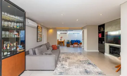 Casa no condomínio New England Condominium para venda com 3 quartos, sendo 3 suítes, 259m²