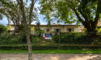 Funcional casa tipo para venda em lapa com 4 quartos, sendo 1 suíte, 330m²