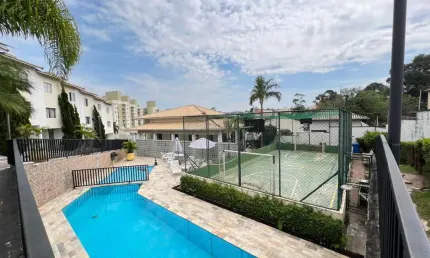 Agradável casa em condomínio para venda com 2 quartos, 77m²