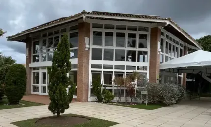 Vendo linda Casa no Condomínio Quatro Rodas - Itapuã