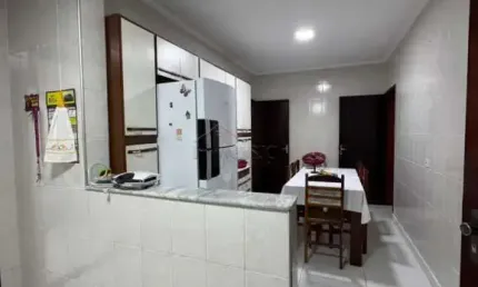Linda Casa para Locação em Bairro Tranquilo e Bem Localizado