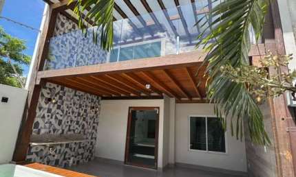 Casa à Venda em Guarapari-ES, na Praia do Morro: 4 quartos, 1 suíte, 2 salas, 3 banheiros, 2 vagas de garagem, 242m².