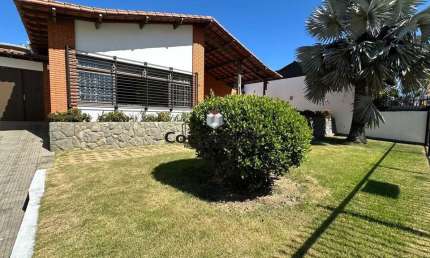 Casa à venda na Praia das Virtudes Centro de Guarapari-ES: 5 quartos, 3 suítes, 2 salas, 4 banheiros, 4 vagas, 320m²!