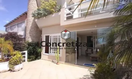 Imperdível casa à venda em Anchieta-ES, com 3 quartos, 1 suíte, 2 salas, 2 banheiros, 2 vagas de garagem e 350,00 m² de área.