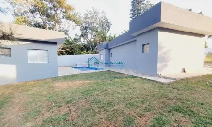 Chácara em atibaia, piscina, churrasqueira e amplo terreno