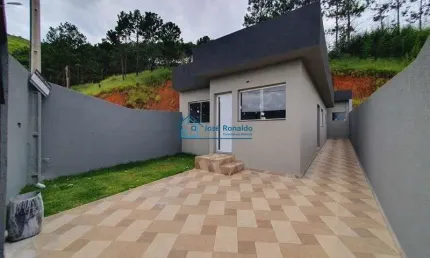 Casa em piracaia com churrasqueira, aceita financiamento bancário e carro.
