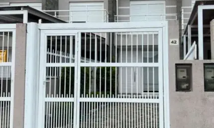 Duplex Aconchegante de 2 Suítes, Mobiliado, Pronto para Morar!