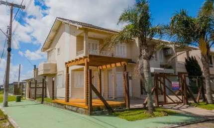 SOBRADO 3 DORMITÓRIOS Á VENDA EM TRAMANDAí, PRÓXIMO AO MAR.