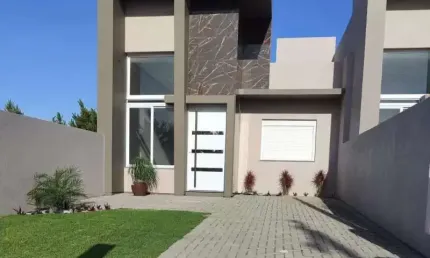 Casa Nova à Venda no Centro de Imbé – Conforto e Sofisticação!!