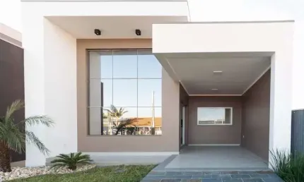 Casa de Alto Padrão à Venda no Centro de Imbé: 3 dormitórios, sendo 1 suíte com closet