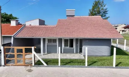 Casa com 3 dormitórios e anexo com churrasqueira em Tramandaí