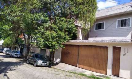 Prédio com 4 apartamentos a venda no centro de Embu das Artes