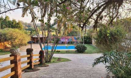 Casa térrea - 5 dormitórios - piscina - churrasqueira - Parque Dom Henrique  -