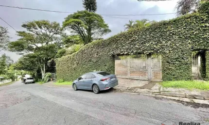 Casa com 4 dormitórios - piscina - varanda  -  Chácara São João   -  Carapicuíba