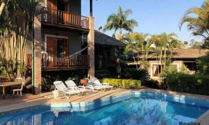 Casa com 4 suítes - piscina e 4 vagas -  Carapicuíba