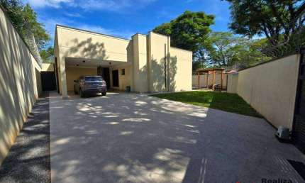 Casa com 4 dormitórios - 1 suíte - piscina - Chácara Canta Galo