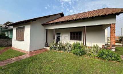 Cidreira-Casa em ótima localização a poucos metros da Beira Mar!!