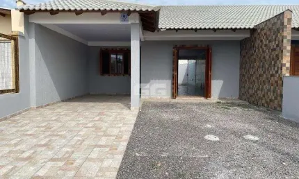 Cidreira - Casa com Excelente Acabamento a 50 metros da Beira Mar!