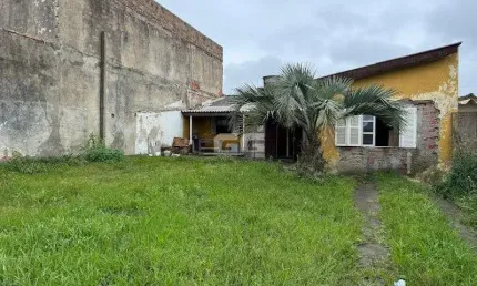 Cidreira-Casa para venda a poucos metros da Beira Mar, proximidade ao Bar Azul!