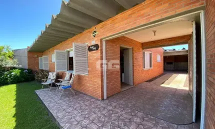 Locação anual casa com 4 dormitórios no centro de cidreira/rs