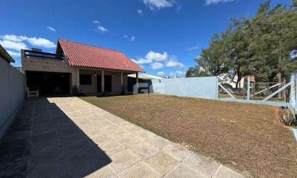 Cidreira/RS-Casa a poucos metros da Beira Mar, no centro da cidade!