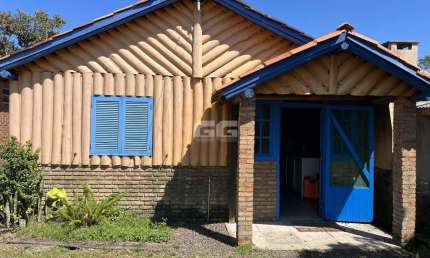 LAGOA COUNTRY CLUB - CASA DE FRENTE PARA LAGOA A VENDA