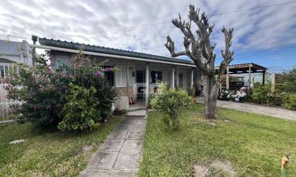 CIDREIRA - CASA COM 2 DORMITÓRIOS + KITNET A VENDA NA PRAIA
