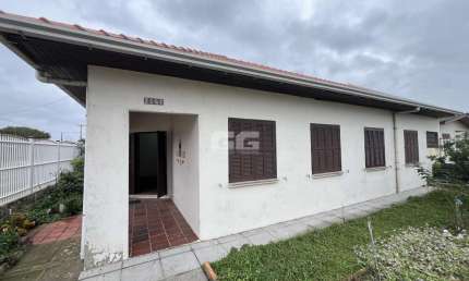 CIDREIRA - CASA DE ESQUINA COM 6 DORMITÓRIOS A VENDA NA PRAIA