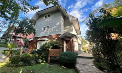 Casa em condomínio fechado com 4 quartos à venda na Rua João Alfredo Schneider, 547, Planalto, Gramado por R$ 1.650.000