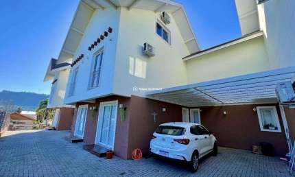 Casa com 3 quartos à venda na Itauna, 111, Várzea Grande, Gramado por R$ 750.000