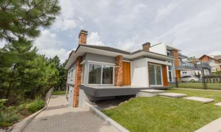 Casa com 3 quartos à venda na Rua Milan, 3, Morada da Serra, Gramado por R$ 2.300.000
