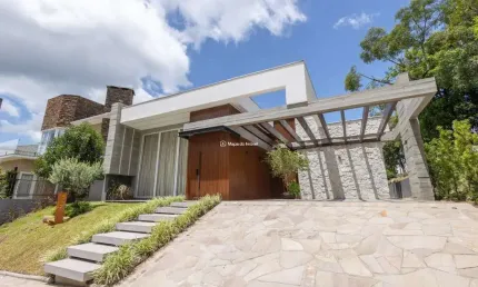 Casa com 3 quartos à venda na Estremosa, 252, Vivendas do Arvoredo, Gramado por R$ 3.500.000