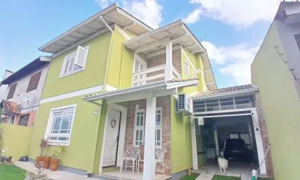 Conforto e ótima localização! lindo sobrado com suíte e piscina aquecida!