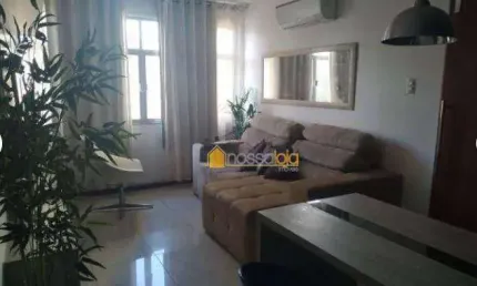 Ótimo Apartamento, Reformado, Entradas Social e Serviço, Sala, 1 Quarto + 2º Quarto Reversível, Banho, Cozinha, Área, Despensa.