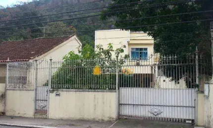 Casa para Comércio em São Francisco com Espaço para Construir-Pres Presidente Roosevelt