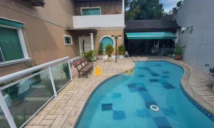 Casa Condomínio 6 Quartos, Suítes, Varanda, Piscina, Vaga 4 Carros, Maria Paulas,