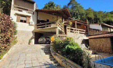 Casa de 4 Quartos sendo 2 Suítes a Venda em Itaipu/Niterói