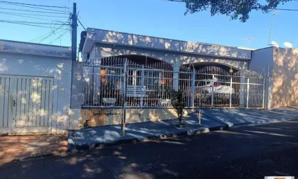 Casa (térrea na rua) 3 dormitórios/suite, cozinha planejada