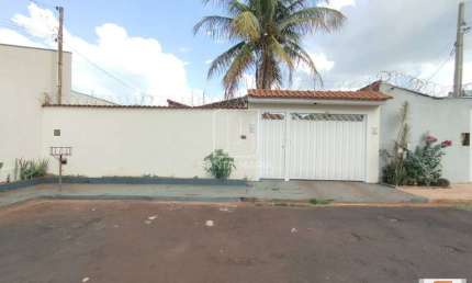 Casa (térrea na rua) 3 dormitórios, cozinha planejada