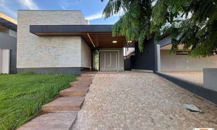 Casa (térrea em condominio) 3 dormitórios/suite, cozinha planejada, portaria 24hs, lazer, espaço gourmet, salão de festa, salão de jogos, em condomínio fechado