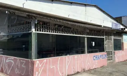Sala comercial à venda no Jardim Suzanópolis, Suzano  por R$ 450.000